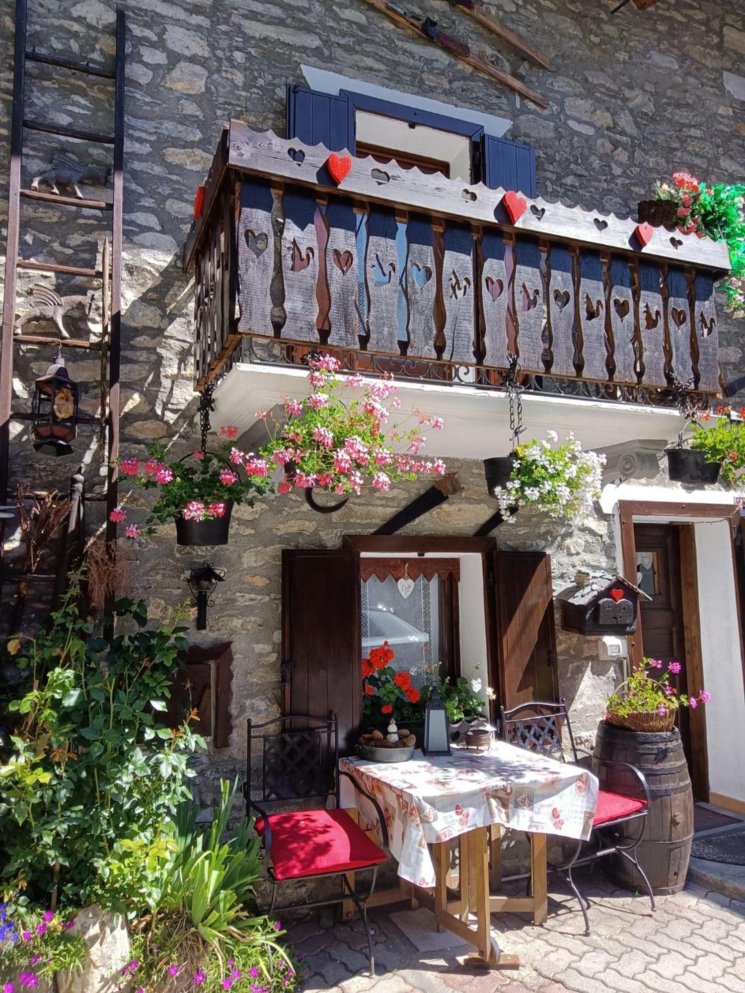 Ferienwohnung Le Grenier de Olga e Mario Pré-Saint-Didier Exterior foto